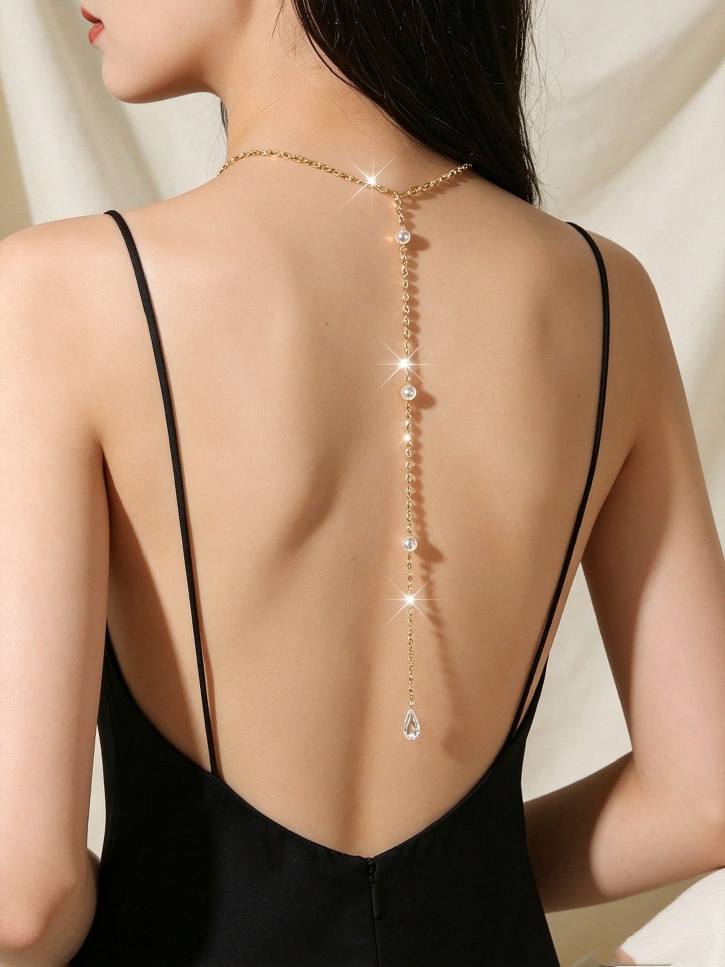 Body Jewelry High End - Yeni ürün: Taşlı püsküllü sırt zinciri,